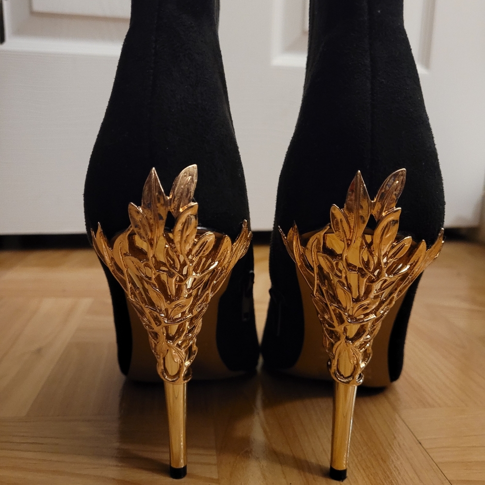 Women's Black Heels * Never Worn *